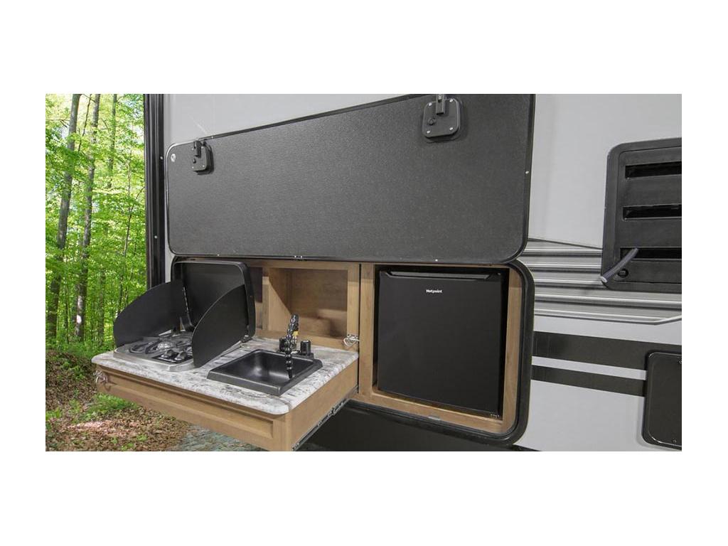 Exterior cooktop in the Minnie Winnie travel trailer