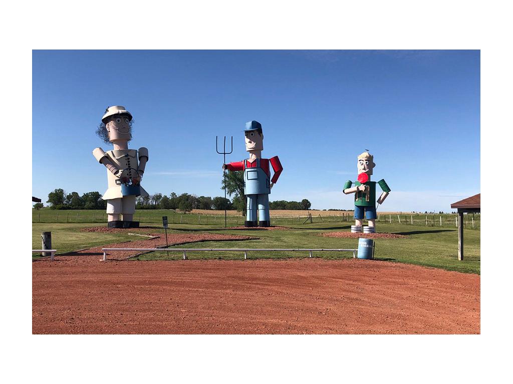 Gladstone to Regent sculptures of family