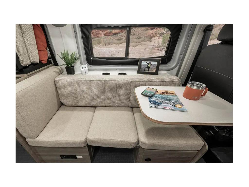 Convertible dinette seat in Solis Pocket