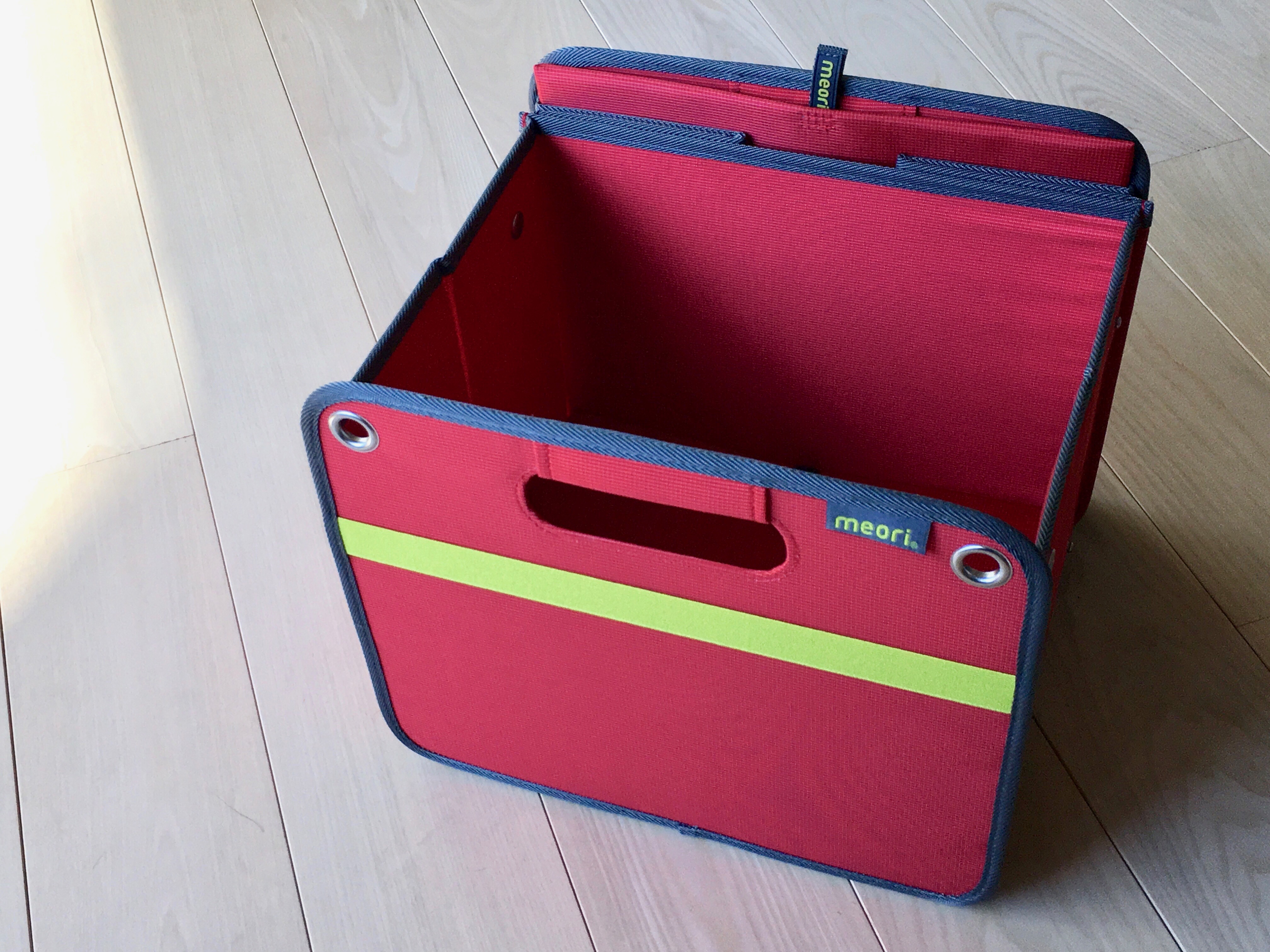 Detail view of Meori box quality and design, insert fabrics to customize user options