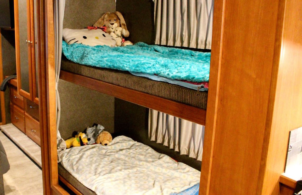 Bunk beds in Winnebago Vista.